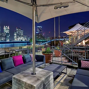 Doubletree By Hilton - Docklands Riverside Отель